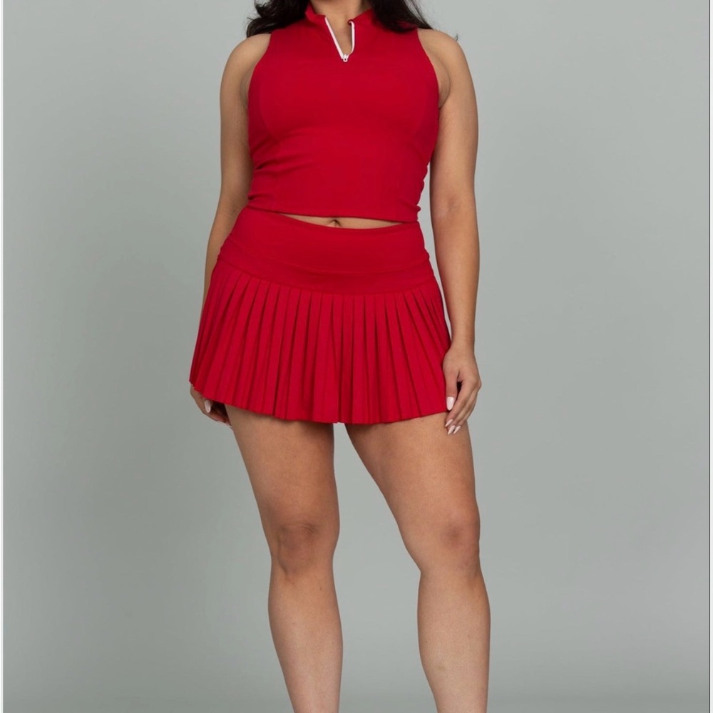 Gold Hinge Ruby Pleated Skirt 15” NWT Large
